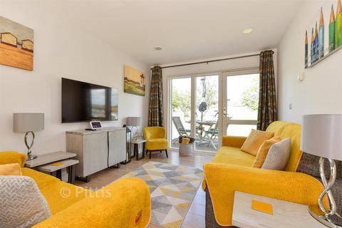 2 bed property, in Westbay Club, £65,000