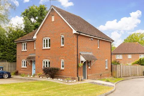 3 bed property, in Springfield Gardens, £500,000