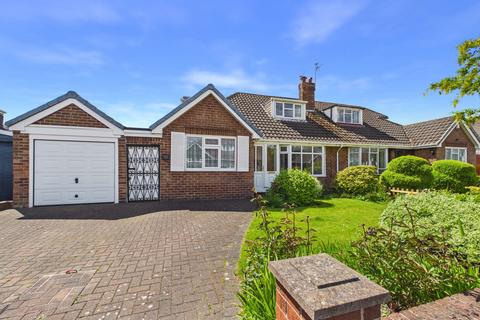 3 bed property, in The Serpentine, £300,000