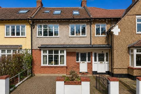 5 bed property, in Clavering Avenue, £1,200,000