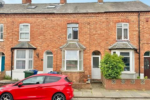 1 bed property, in Gibbs Road, £180,000