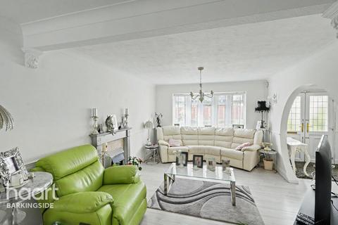 3 bed property, in Marston Road, £600,000