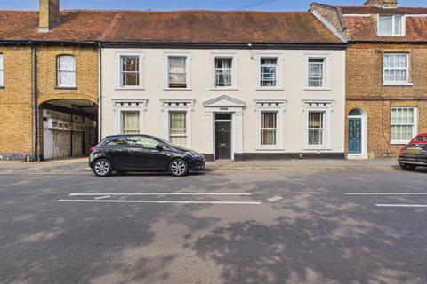 1 bed property, in Park Street, £180,000