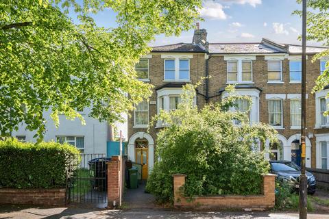 5 bed property, in Linden Grove, £1,000,000