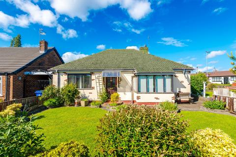 2 bed property, in Heathmoor Avenue, £250,000