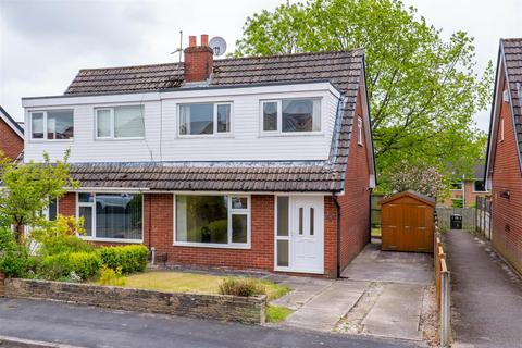 3 bed property, in Highways Avenue, £209,995