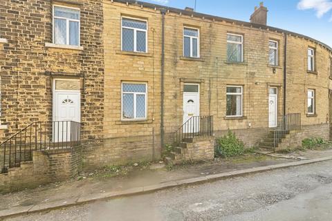 2 bed property, in Beacon Street, £90,000