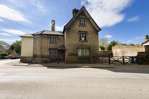 5 bed property, in 6 High Street, £295,000