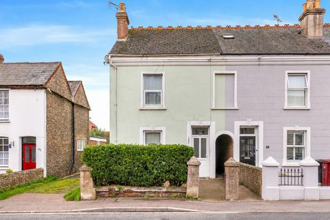 2 bed property, in Bognor Road, £290,000