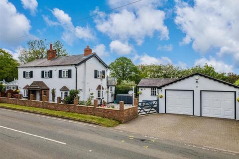 3 bed property, in Old Warwick Road, £750,000