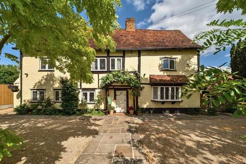 5 bed property, in Staines-Upon-Thames TW19, £1,500,000