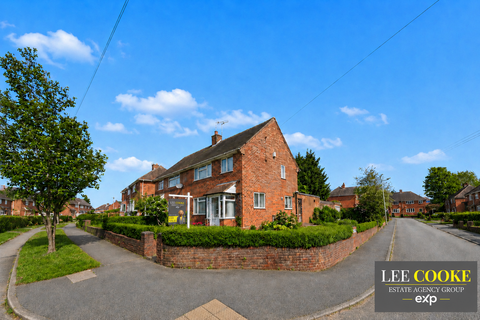 3 bed property, in Clare Avenue, £210,000