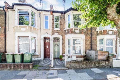 2 bed property, in Walton Road, £325,000