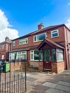 3 bed property, in Reddish Vale Road, £275,000
