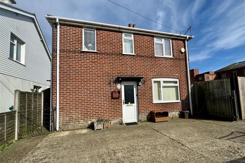 3 bed property, in Churchill Road, £345,000
