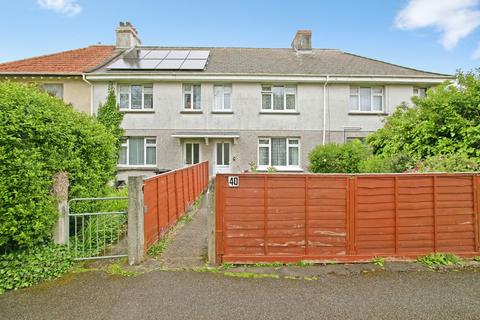 2 bed property, in Manor Road, £150,000