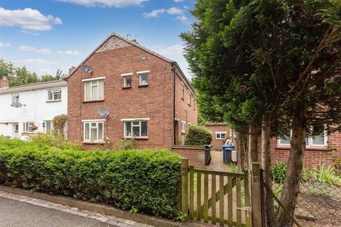 1 bed property, in Norreys Drive, £229,950