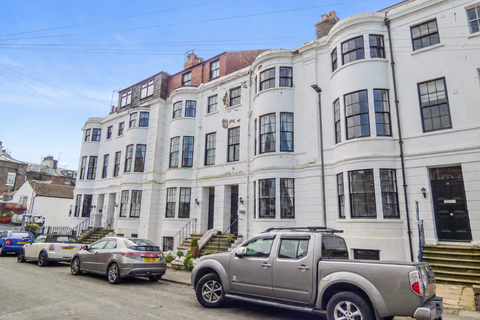 4 bed property, in 32C Rutland Street, £10,000