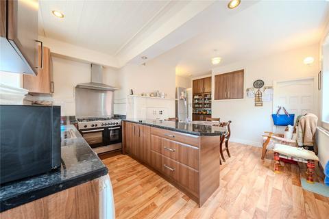 6 bed property, in Street Lane, £675,000