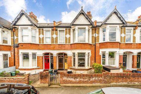 1 bed property, in Third Cross Road, £335,000