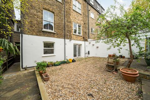 2 bed property, in Waldegrave Road, £575,000
