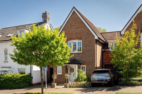 3 bed property, in Renfields, £475,000
