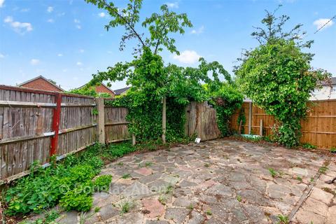 3 bed property, in Lapwing Road, £300,000