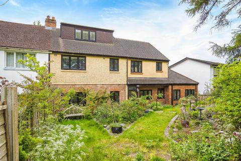 6 bed property, in 8 Church Place South, £1,150,000