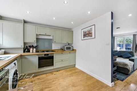 2 bed property, in Hither Farm Road, £450,000