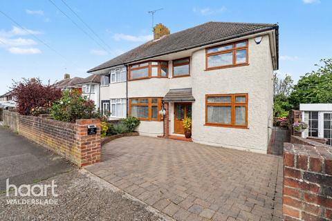 5 bed property, in Greenway, £500,000