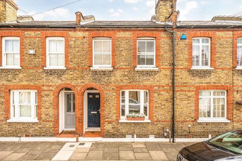 2 bed property, in Hamilton Road, £695,000