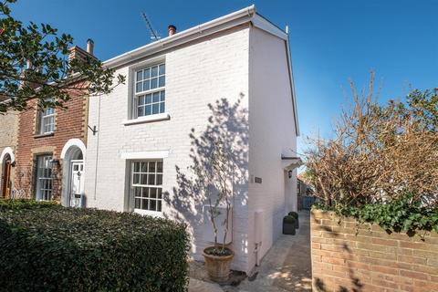 2 bed property, in Yarmouth, £475,000