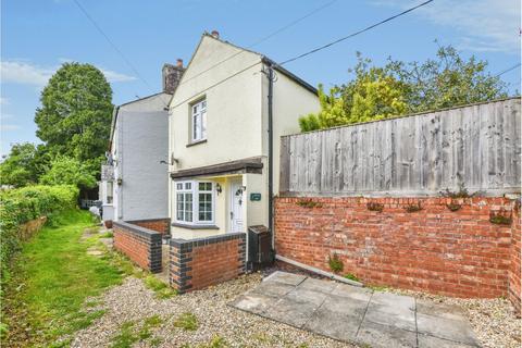 2 bed property, in Paradise Lane - Rowde, £340,000