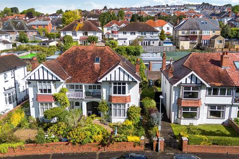 3 bed property, in Glanbrydan Avenue, £425,000
