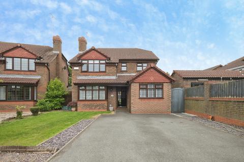 5 bed property, in Sandhurst Drive, £500,000