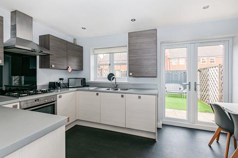 3 bed property, in Bowland Way, £165,000