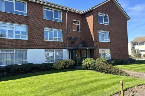 2 bed property, in Links Court, £270,000