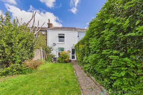 2 bed property, in Truro, £249,950