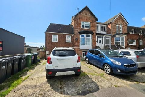 2 bed property, in Franklin Road, £144,000