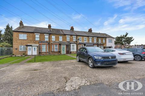 3 bed property, in Yeading Fork, £325,000