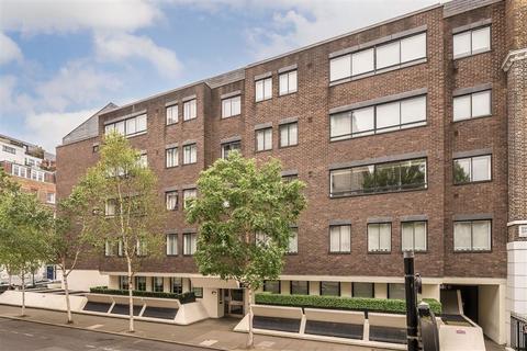 3 bed property, in Queen Anne Street, £1,250,000