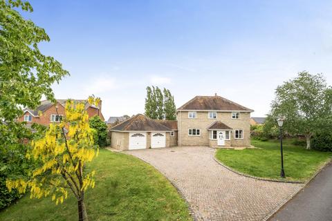 4 bed property, in The Paddocks Lower Road, £550,000