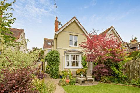 4 bed property, in Willow Walk, £1,475,000