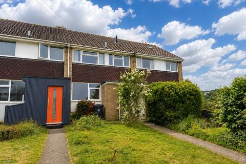 3 bed property, in St. Leodegars Way, £300,000