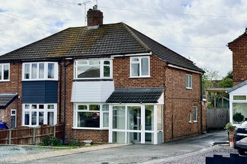 3 bed property, in Springfield Crescent, £375,000