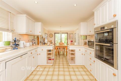 3 bed property, in Kingsingfield Road, £600,000