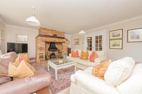 3 bed property, in Kingsingfield Road, £550,000