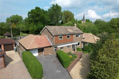 4 bed property, in Bournefield, £950,000