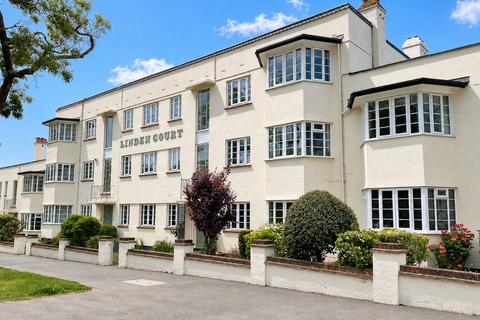 2 bed property, in London Road, £220,000