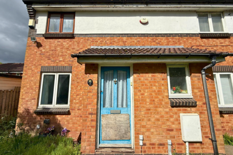 2 bed property, in Berrandale Road, £175,000